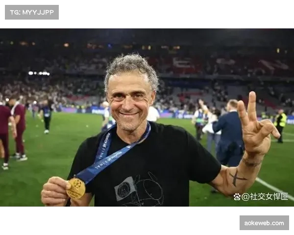 恩里克评价克瓦拉茨赫利亚:满意其表现,他是顶级球员 恩里克评价克瓦拉茨赫利亚:满意其表现,他是顶级球员