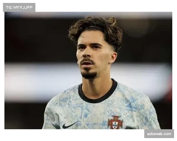 维蒂尼亚中场调度出色,巴黎控球压制显成效 维蒂尼亚中场调度出色,巴黎控球压制显成效